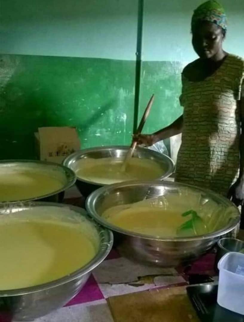 Small-scale preparation of shea butter (credit: Adalidda / Public domain)