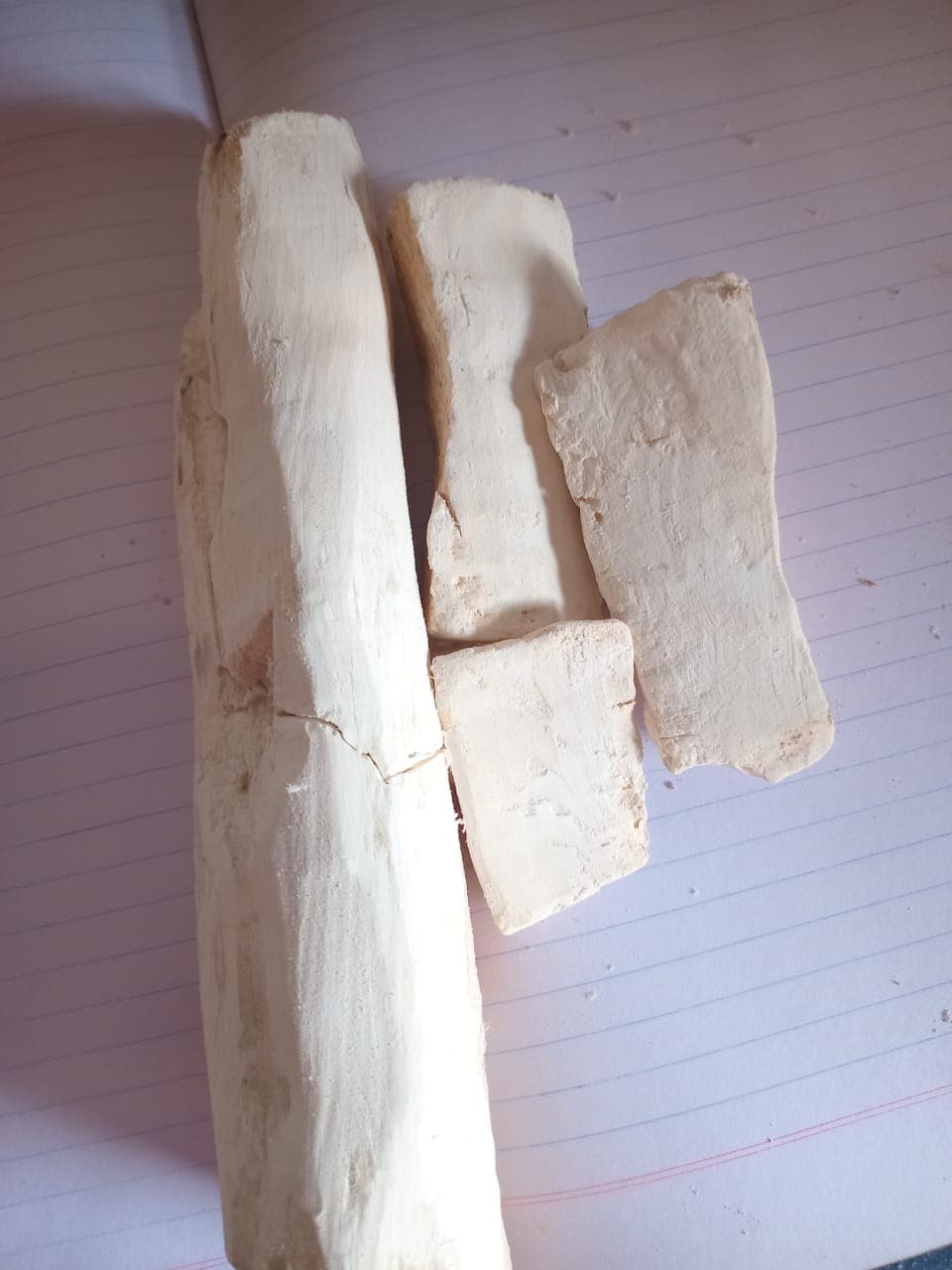 Pieces of peeled dried cassava (Sahel Agri-Sol / Adalidda / public domain)